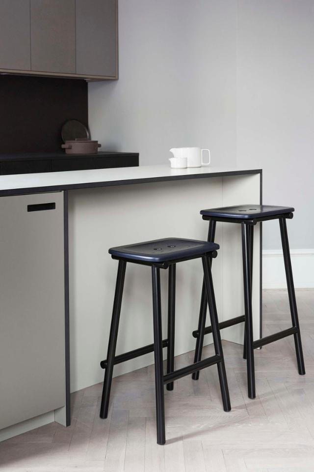 TUBBY TUBE counter stool - Black with Navy Blue ash seat
