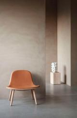 YUUGA lounge chair Oak nature, leather cognac