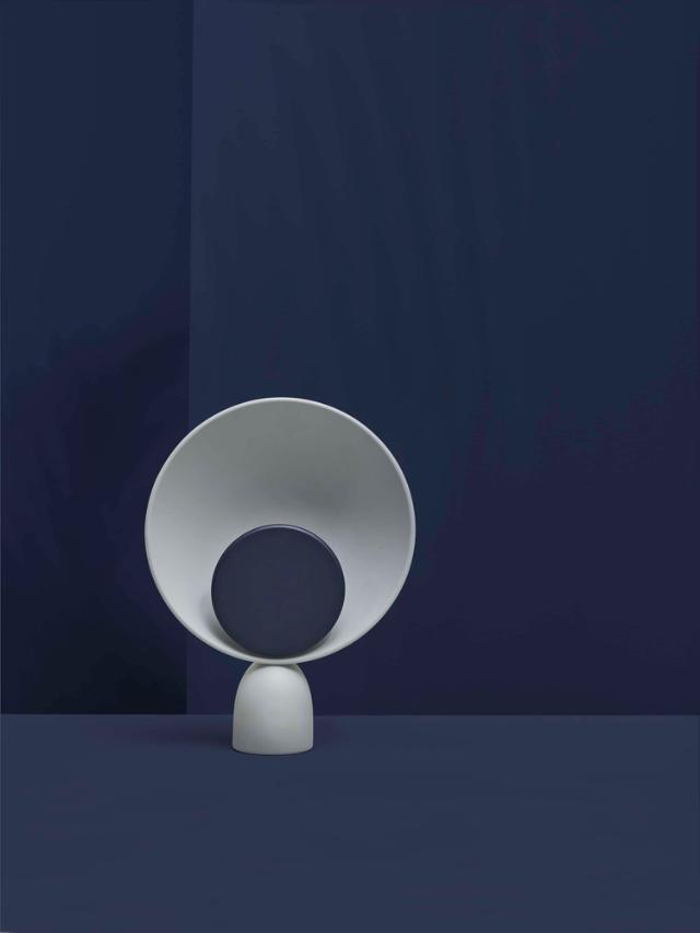 BLOOPER table lamp Ash Grey med Navy Blue disc