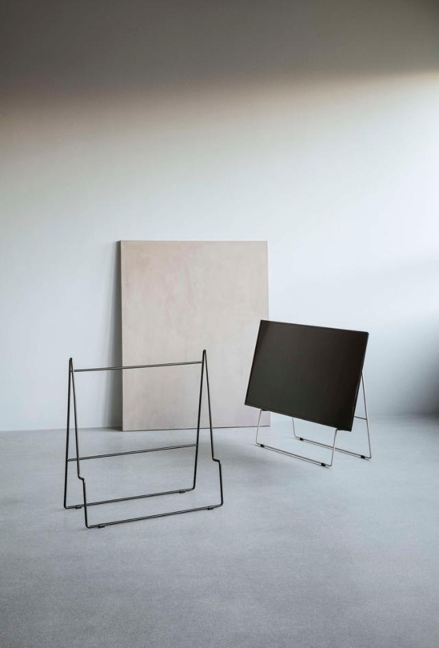 Carry TV stand - black