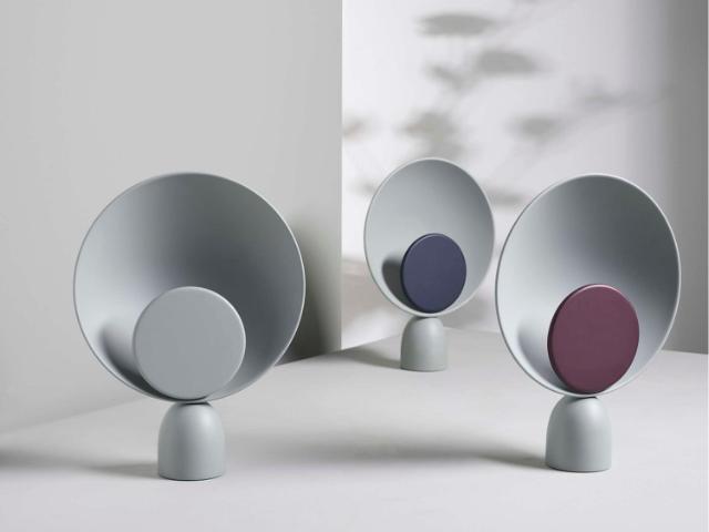 BLOOPER table lamp Ash Grey with Navy Blue disc
